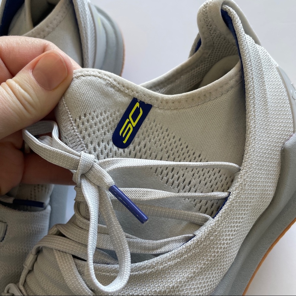 UNDER ARMOUR CURRY 5 GREY WITH GUM SOLES - Picture 5 of 9